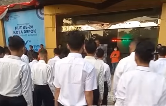 Sebanyak 100 siswa Sekolah Menengah Pertama (SMP) dari berbagai sekolah di Kota Depok mengikuti program Pembinaan Karakter dan Bela Negara.